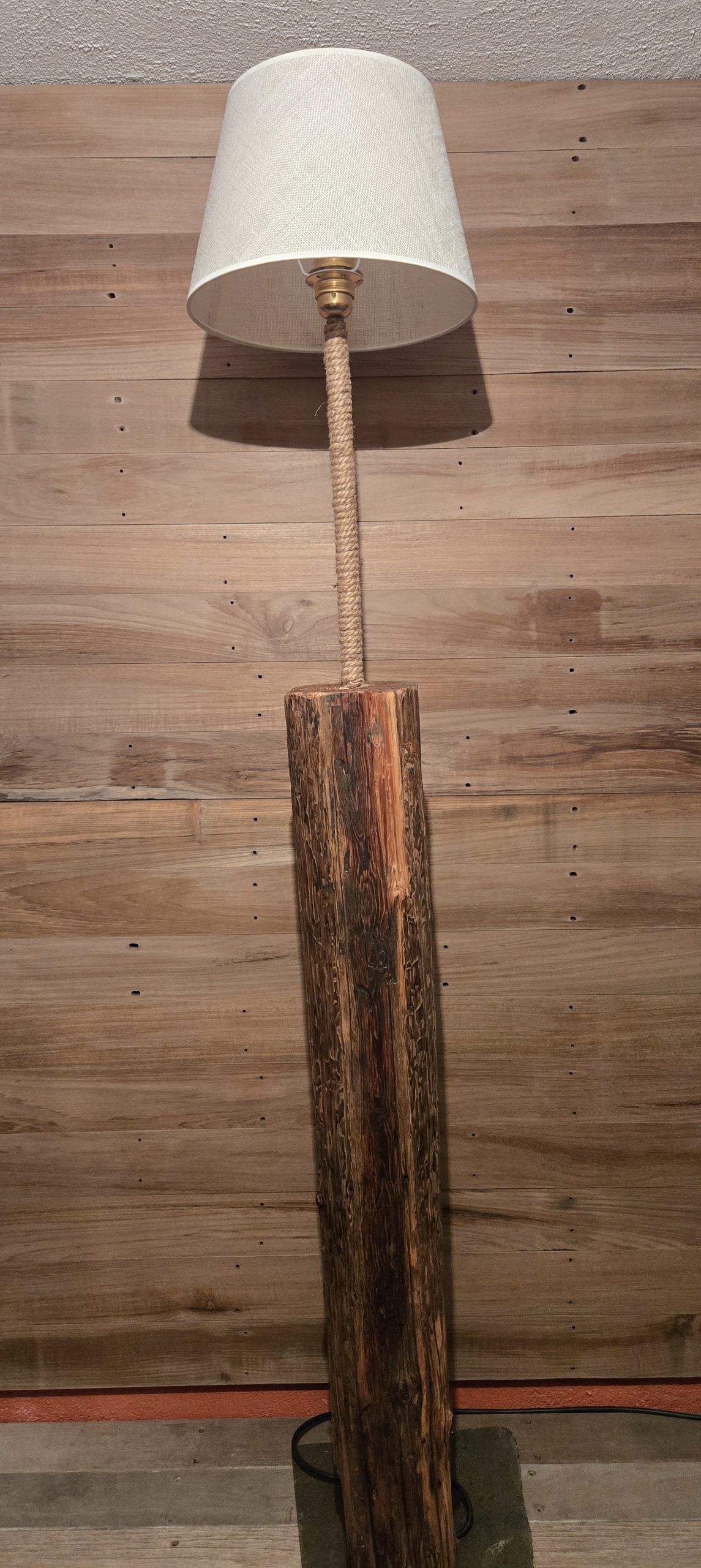 Lampada da Terra in Legno con Base in Pietra - immagine 4