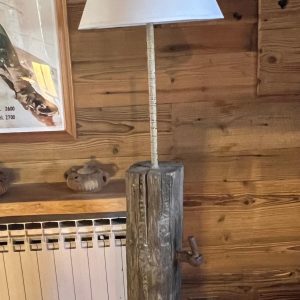 Piantana in Legno con Base in Pietra