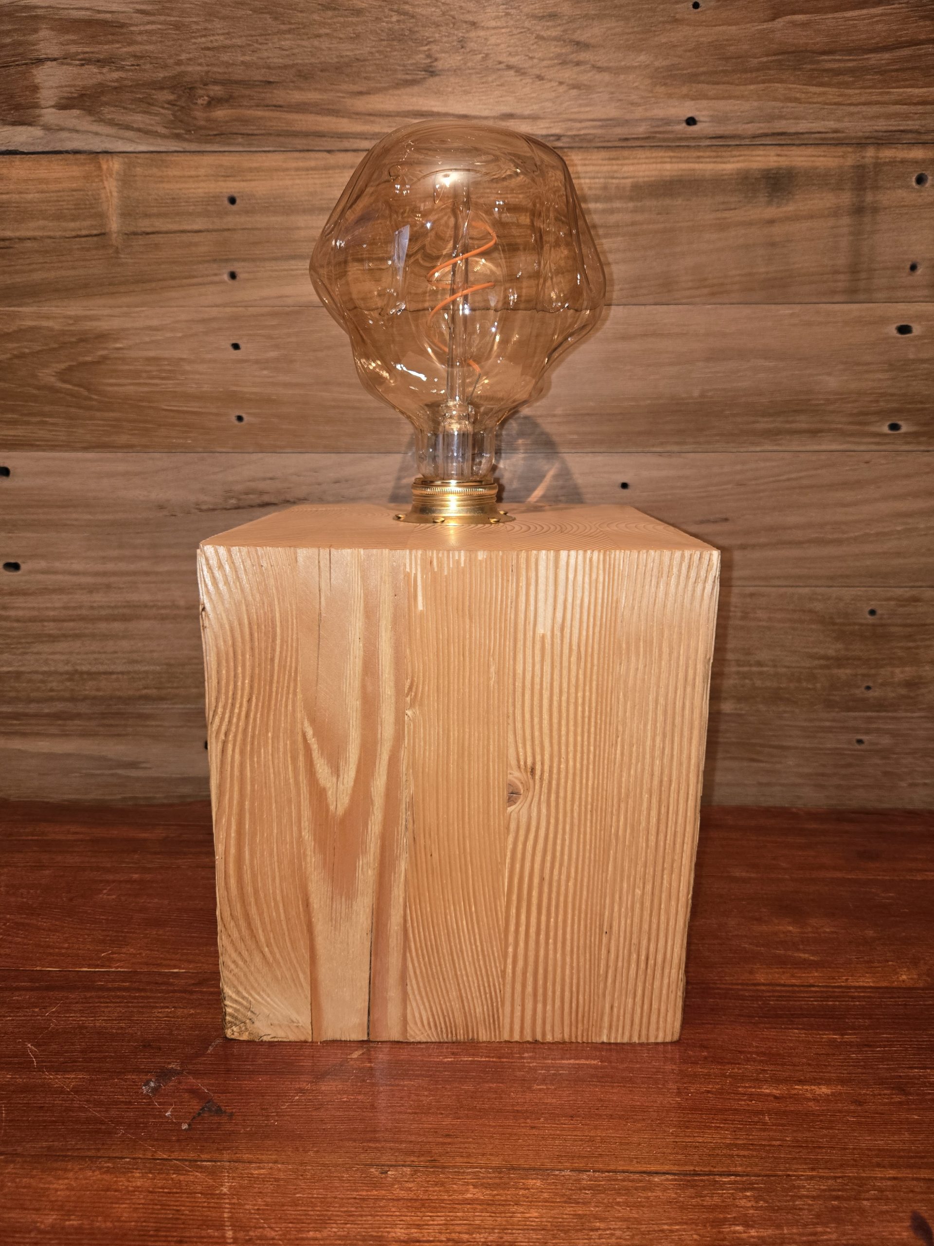 Lampada da Tavolo Artigianale in Legno - immagine 3