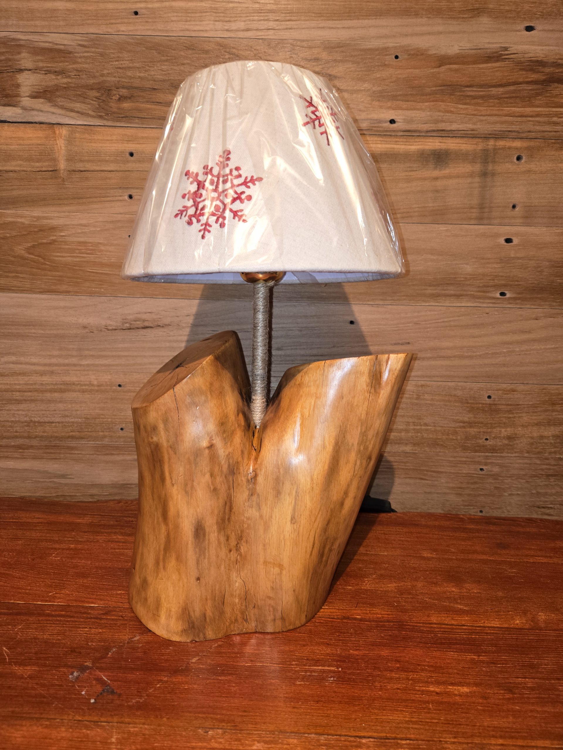 Lampada da Tavolo Artigianale in Legno - immagine 3