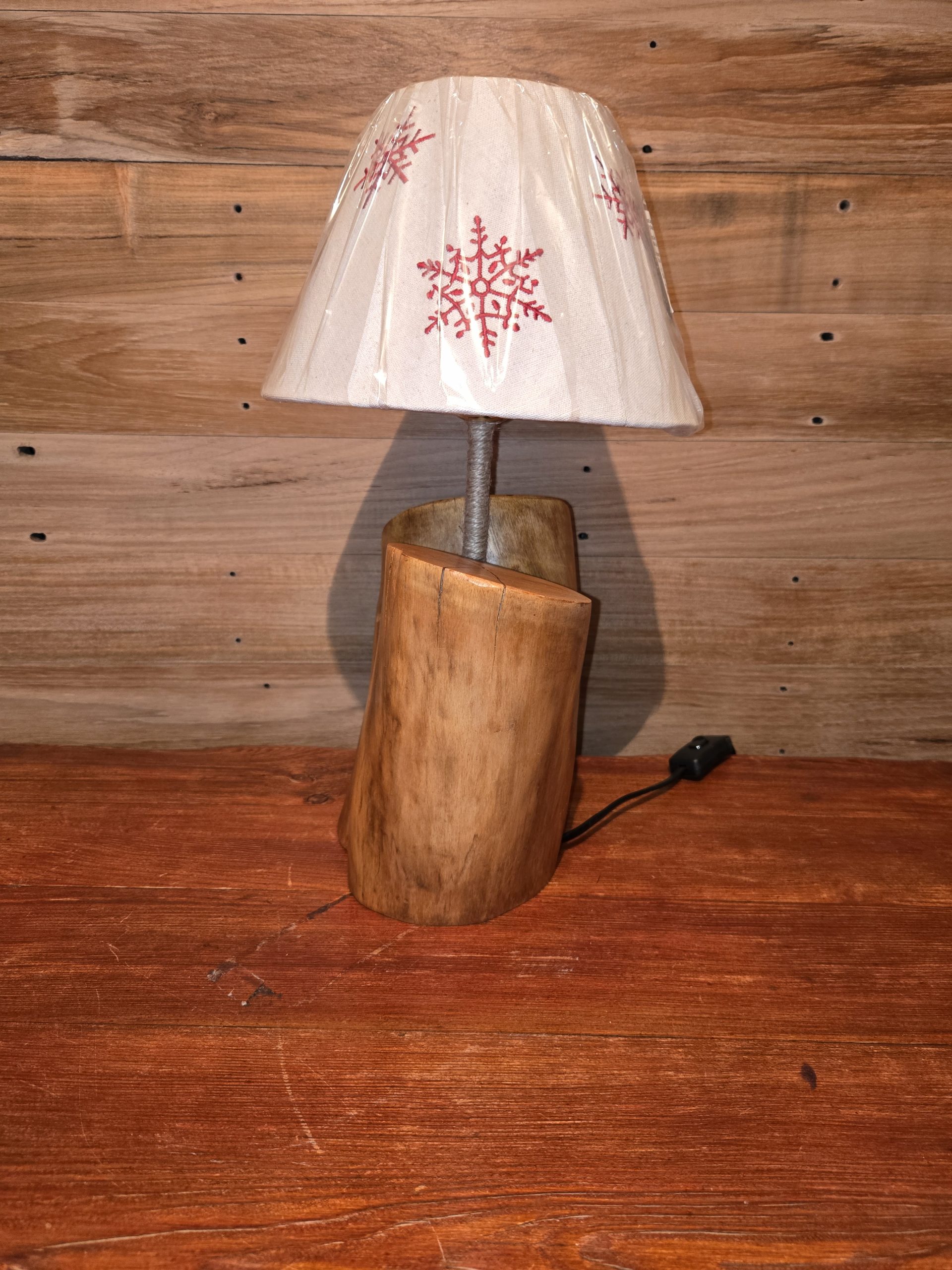 Lampada da Tavolo Artigianale in Legno - immagine 4